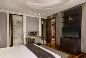 the-reverie-saigon---executive-suite-by-giorgetti---bedroom-1517635011.jpg