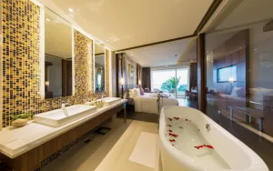 resort-classic-ocean-view-bathroom-164195-1598346819.jpg
